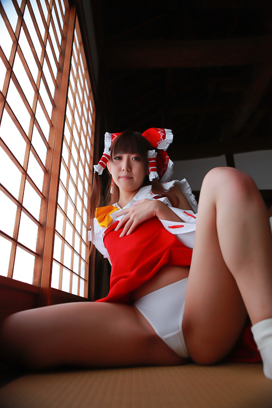[Cosplay] Reimu Hakurei with dildo and toys - Touhou Project Cosplay
